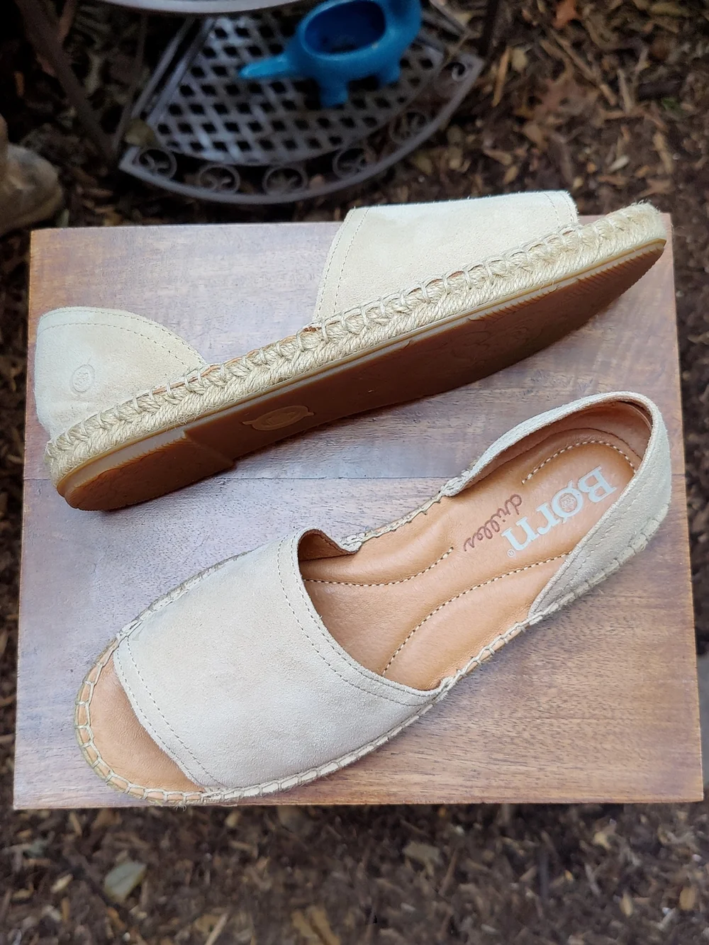 Born Drilles Espadrilles Flat Sandals Size 7.5 Suede Natural Beige Peep Toe Seak